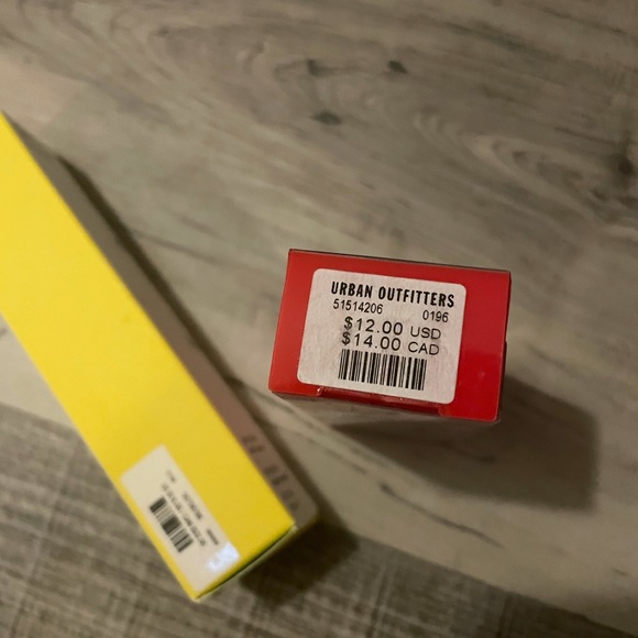 Set of Urban outfitters makeup - Picture 3 of 6